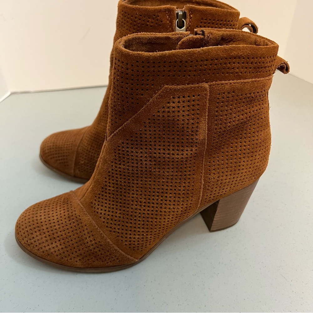 Toms Brown Suede Side Zip Bootie Heeled Boots Sz 8.5